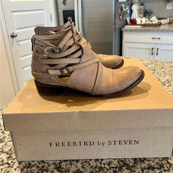 Freebird Ankle Boots - Picture 2 of 7